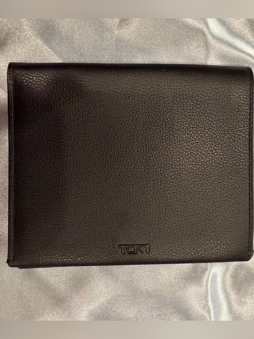 Tumi Delta Global Center Flip Leather Billfold Wallet - Black 712003